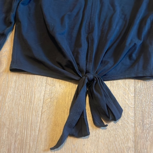 lululemon athletica Black Tie-Front workout  long sleeve size 4
Athletic - Picture 3 of 6